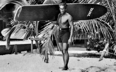 El surfer Duke Kahanamoku en la historia del Surf actual