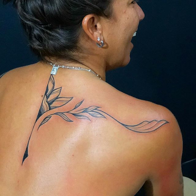 Surfer Silvana Lima Tatuaje
